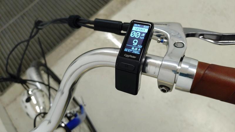 The Eggrider display mounted on my handlebars